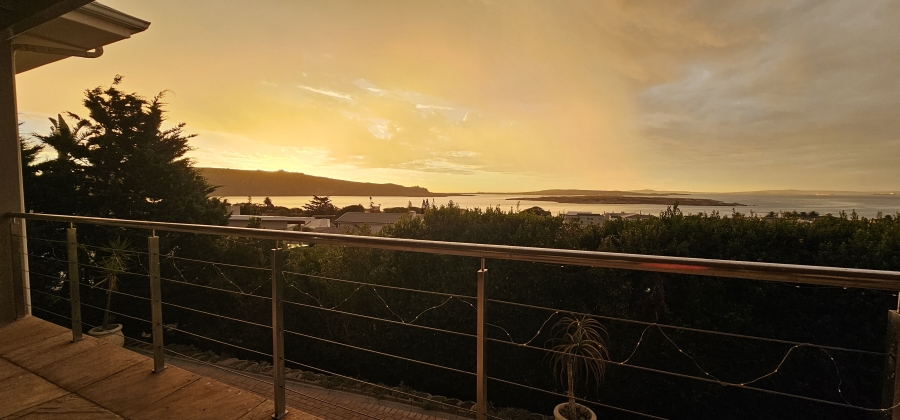 5 Bedroom Property for Sale in Middedorp Western Cape